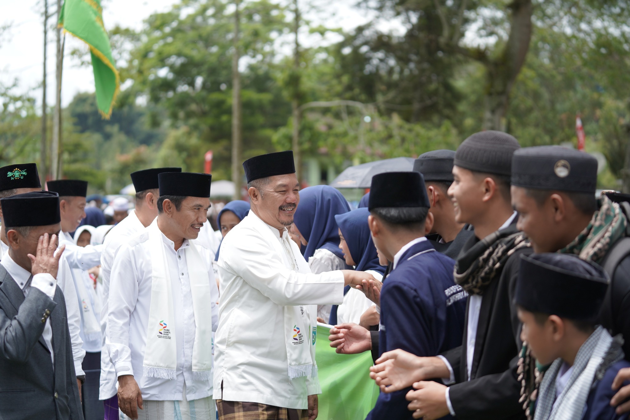 Bupati Monadi Kobarkan Semangat Santri Kerinci