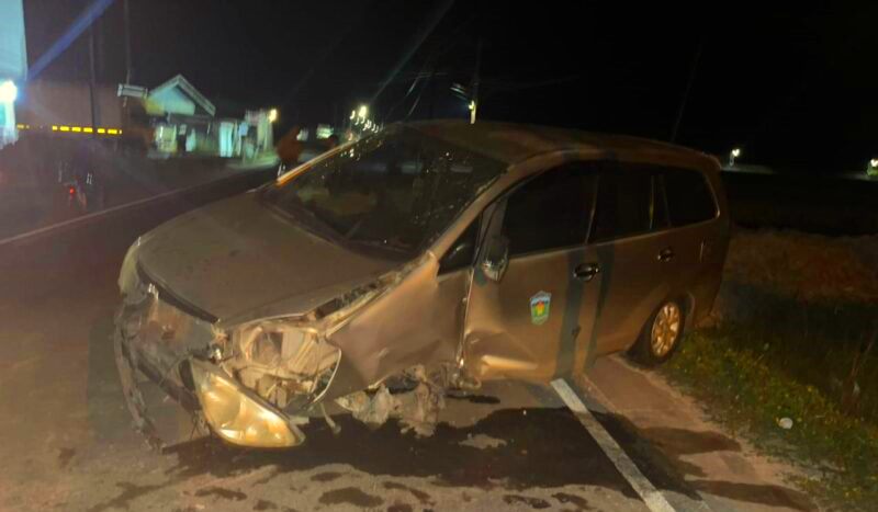 Kecelakaan tunggal menimpa Kepala Dinas Pariwisata Kota Sungai Penuh, Boby Arisandi, di Jalan Desa Sebukar, Kerinci. Mobil Toyota Innova yang dikendarainya menabrak pembatas gorong-gorong akibat diduga mengantuk. Dua orang terluka dan telah mendapat perawatan di RS Melati Sungai Penuh.