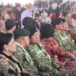 Momen Langka Dua Mantan Panglima TNI Bertemu di Panggung Kehormatan