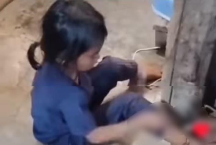 Bocah 5 Tahun Dirantai dan Ditinggal Orang Tua