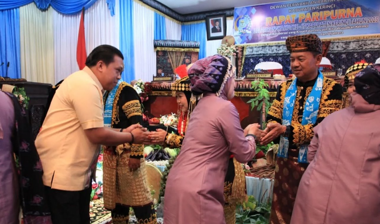 Ketua DPRD Hutri Randa Hadiri Rapat Paripurna Istimewa HUT ke-67 Kabupaten Kerinci