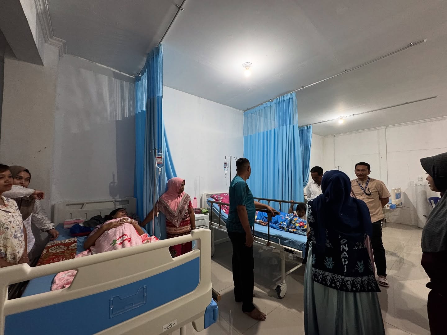 Bupati Kerinci meninjau pasien di Rumah Sakit Umum Daerah (RSUD) Kabupaten Kerinci