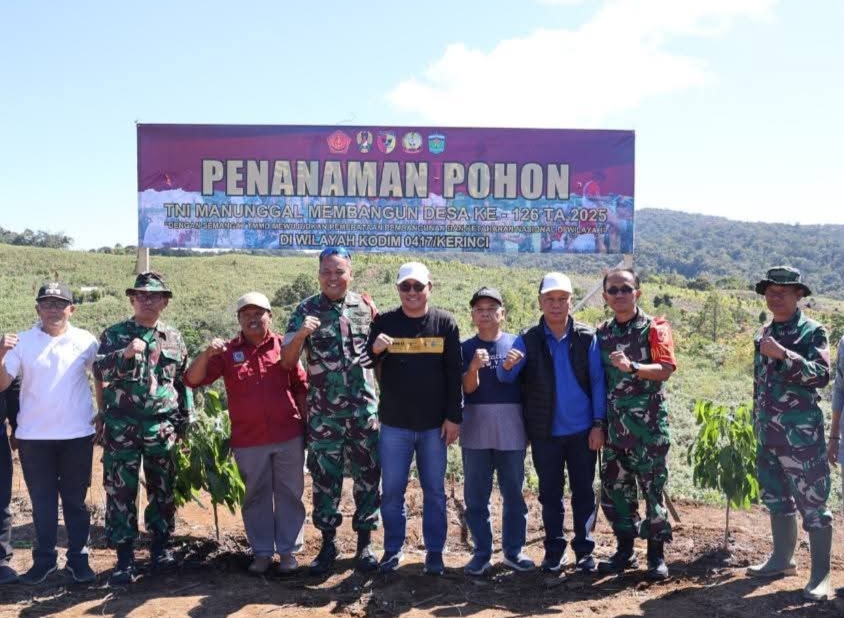 Pemerintah Kota Sungai Penuh bersama Kodim 0417 Kerinci menggelar goro akbar di kawasan TPST RKE