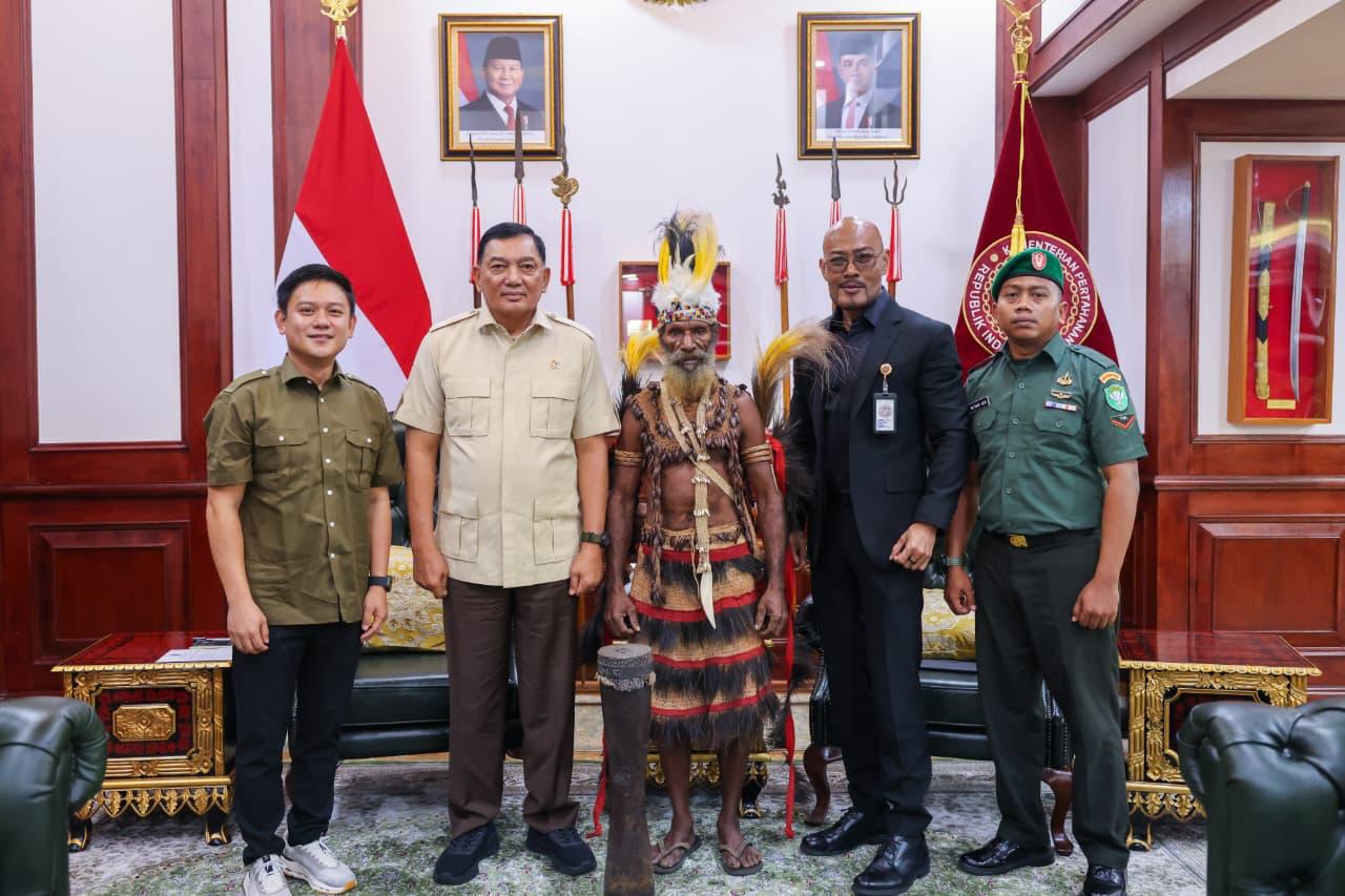 Menteri Pertahanan RI Sjafrie Sjamsoeddin menyambut kunjungan Kepala Suku Muyu Distrik Kombut Boven Digoel Papua Selatan