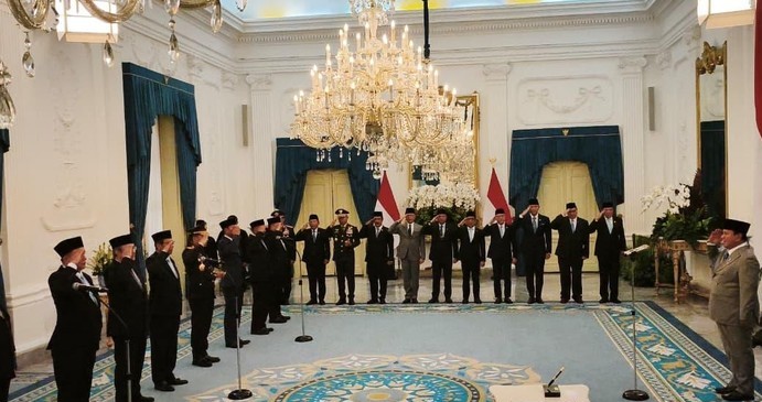 Presiden Prabowo Subianto resmi mengangkat 10 anggota Komisi Reformasi Polri di Istana Merdeka