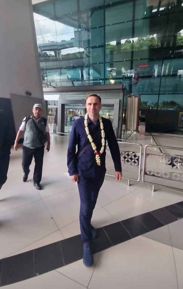 Timur Kapadze Salat Jumat di Istiqlal, Publik Curiga Ia Siap Latihan Timnas Indonesia