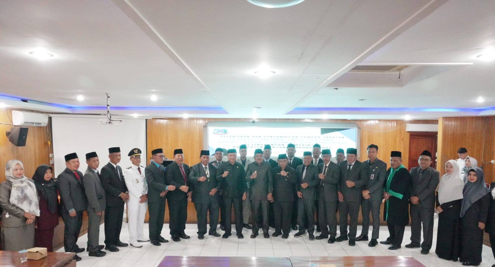 Bupati Lantik Puluhan Pejabat Baru di Pemkab Tanjabbar