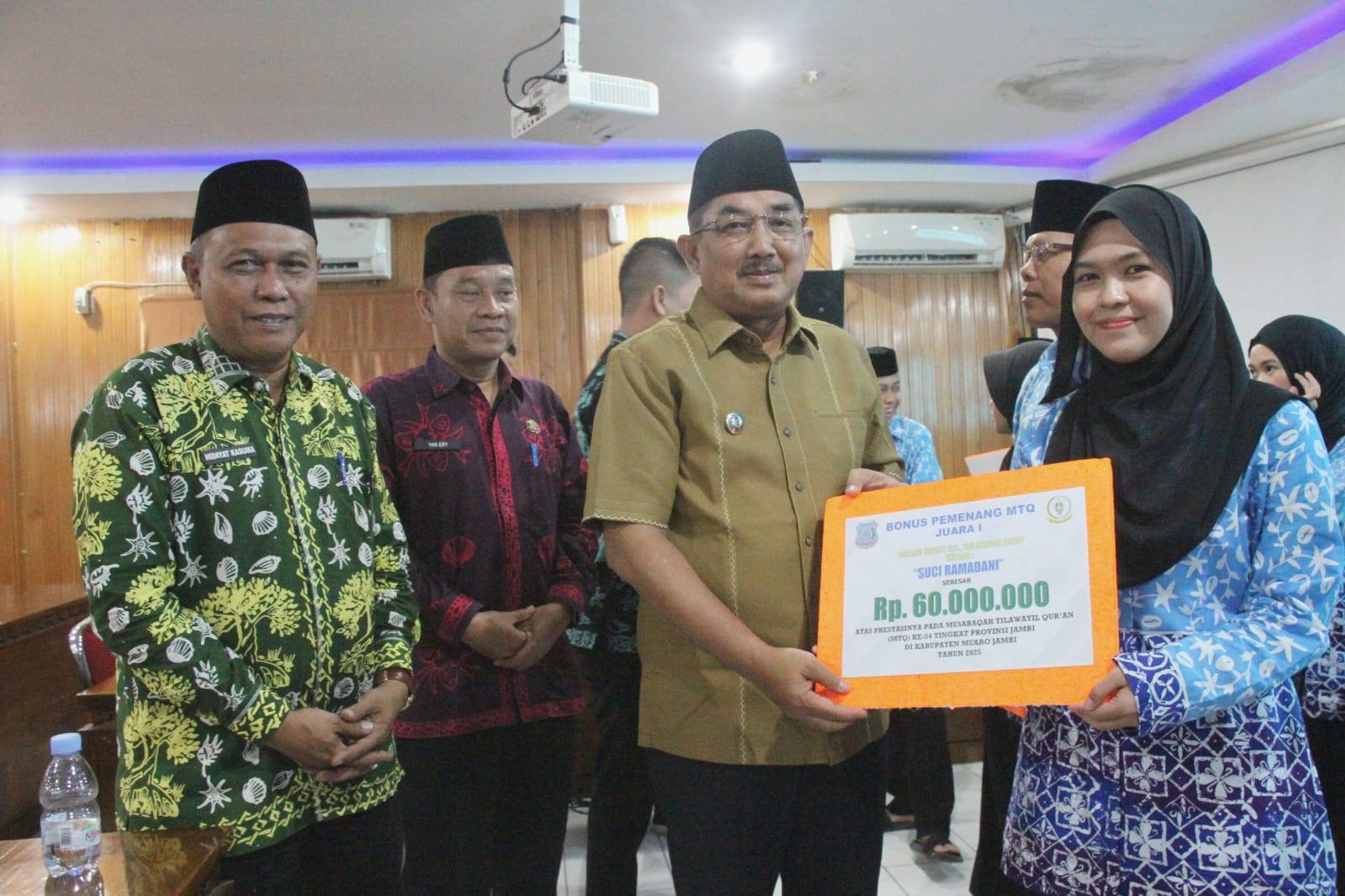 Kafilah MTQ Tanjab Barat Bikin Bangga di Jambi, Anwar Sadat Beri Bonus