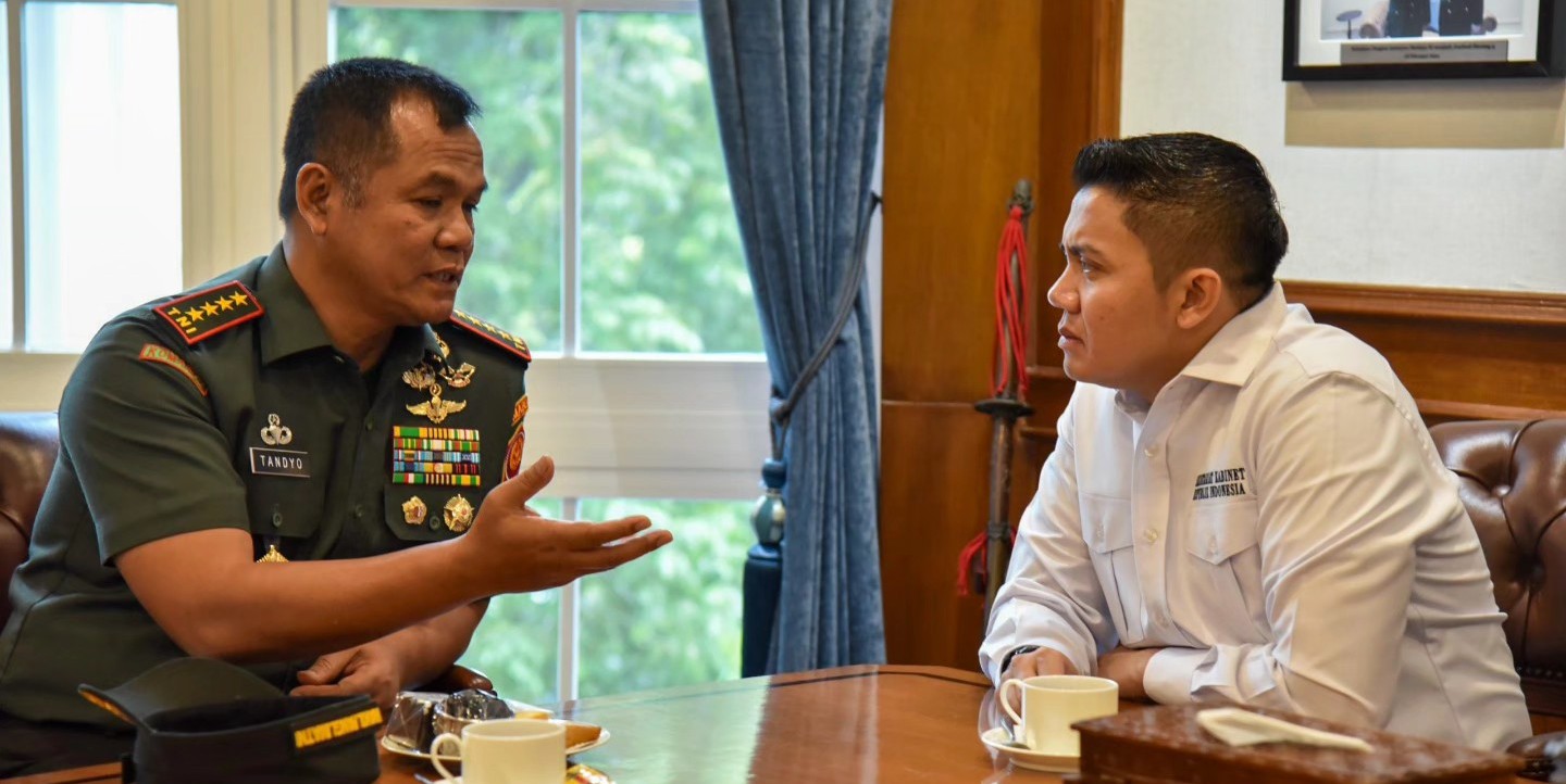 Wakil Panglima TNI Jenderal TNI Tandyo Budi Revita dan Setkab Teddy, Selasa 27/1/2026