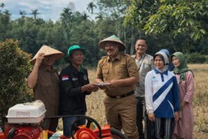 Bupati Kerinci Turun ke Sawah, Petani Siulak Dapat Hidrotiler
