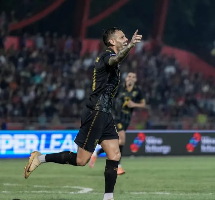 Tyrone del Pino Menggila! Malut United Bungkam Semen Padang