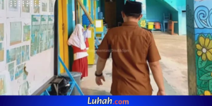 Plt. Kepala Dinas Pendidikan Kota Sungai Penuh Tinjau Hari Pertama Sekolah Pasca Idulfitri