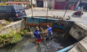 Banjir di Jalan Pancasila Viral, Satgas Drainase Sungai Penuh Bergerak Cepat
