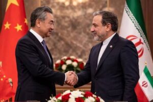 Iran Tutup Selat Hormuz, Hanya Kapal Rusia dan China Boleh Lewat