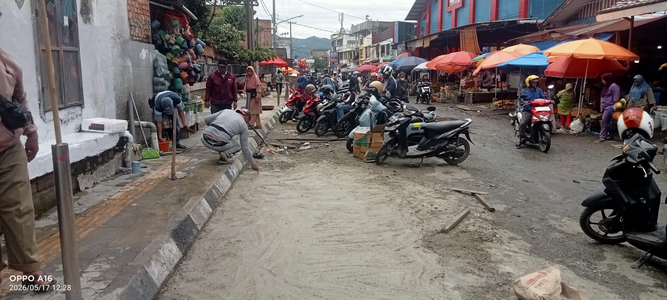 Dukung Program Walikota dan Wakil Walikota, Ojek PSPT Cor Jalan Berlobang