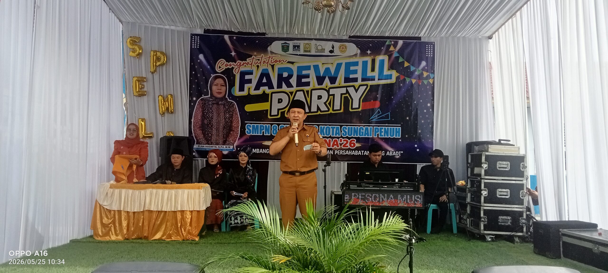 Plt. Kepala Dinas Pendidikan Hadiri Pelepasan Siswa SMPN 8 Sungai Penuh