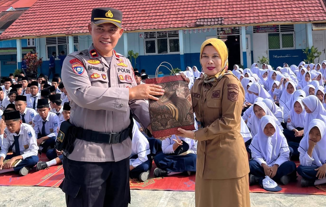 Satlantas Kerinci Edukasi Siswa SMPN 8 Sungai Penuh soal Larangan Berkendara