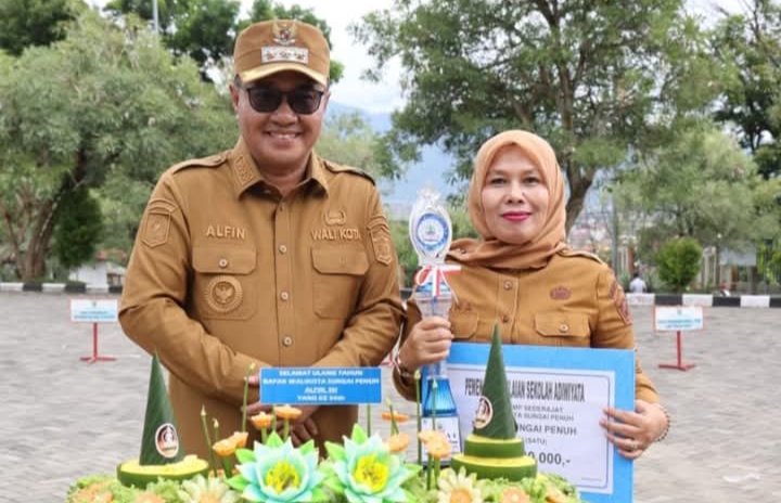 SMPN 8 Sungai Penuh aktif mendukung program 3S Pemerintah Kota Sungai Penuh dengan melaksanakan kegiatan rutin “Segenggam Beras, Sebutir Telur, dan Seribu Rupiah” setiap hari Selasa.