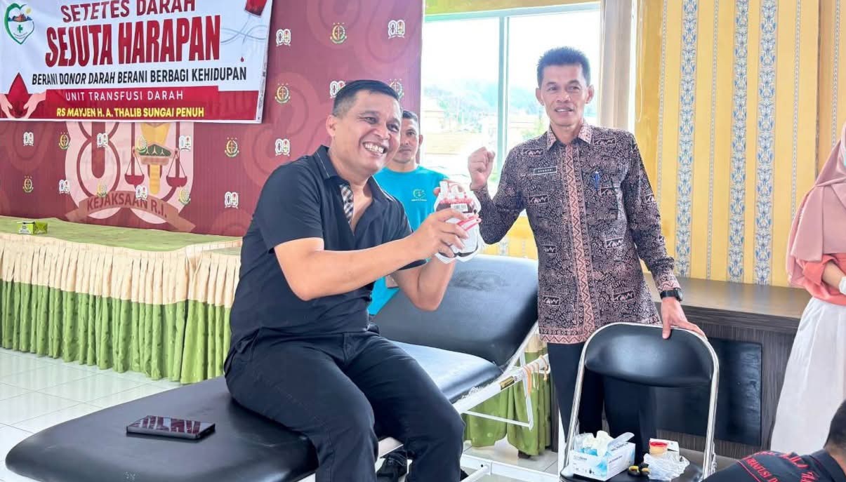 Gunardi Hadiri Kegiatan Donor Darah Di Aula Kejaksaan Negeri Sungai Penuh