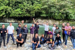 Tingkatkan Rasa Kekeluargaan, Dinkes Sungai Penuh Refreshing ke Pantai Sumatera Barat