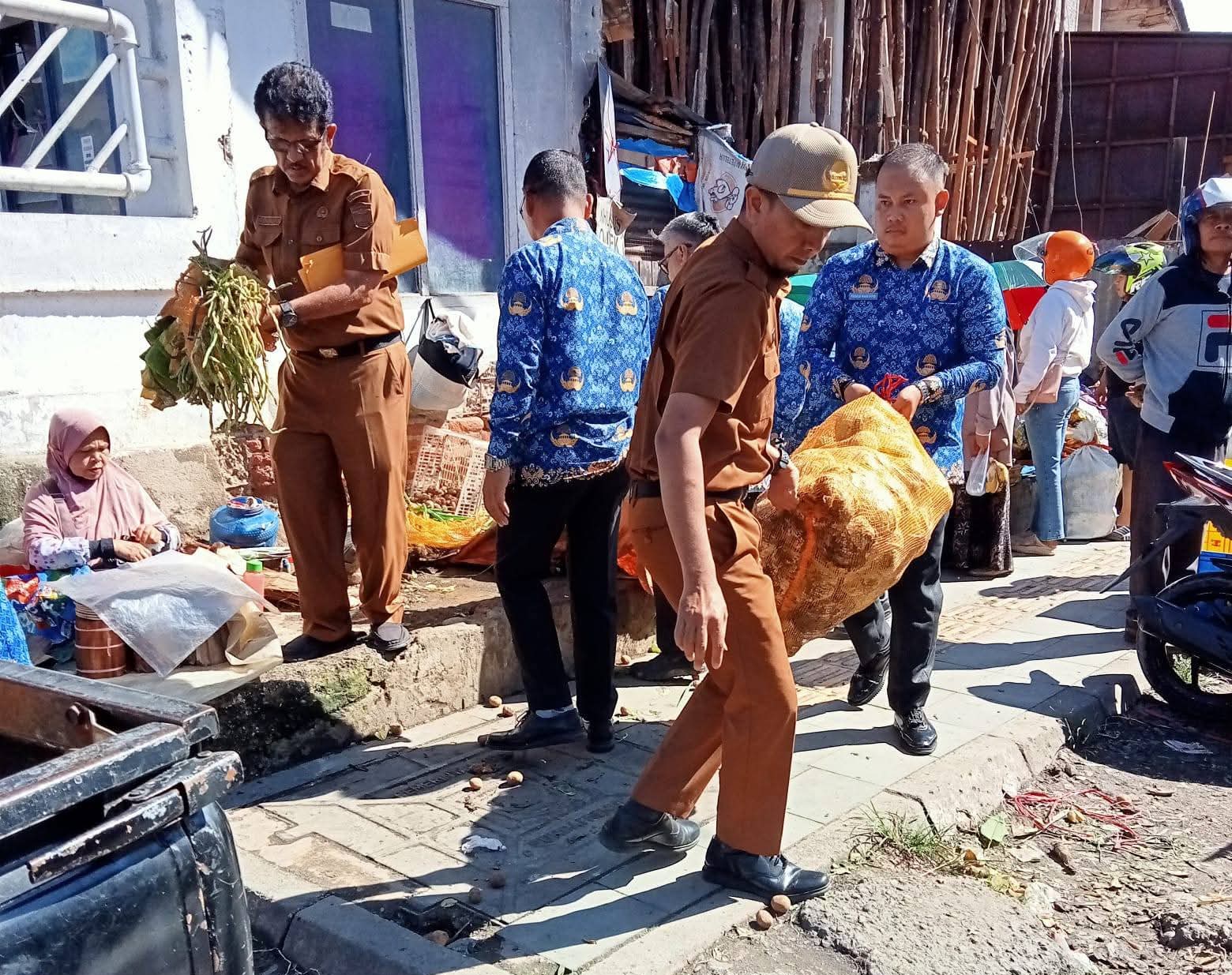 Sat Pol PP Tak Dampingi Disperindag Tertibkan PKL, Sudah Tak Harmonis ?
