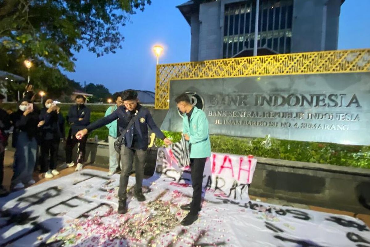 Rupiah Melemah, Mahasiswa Beri Deadline 18 Hari Kepada Pemerintah