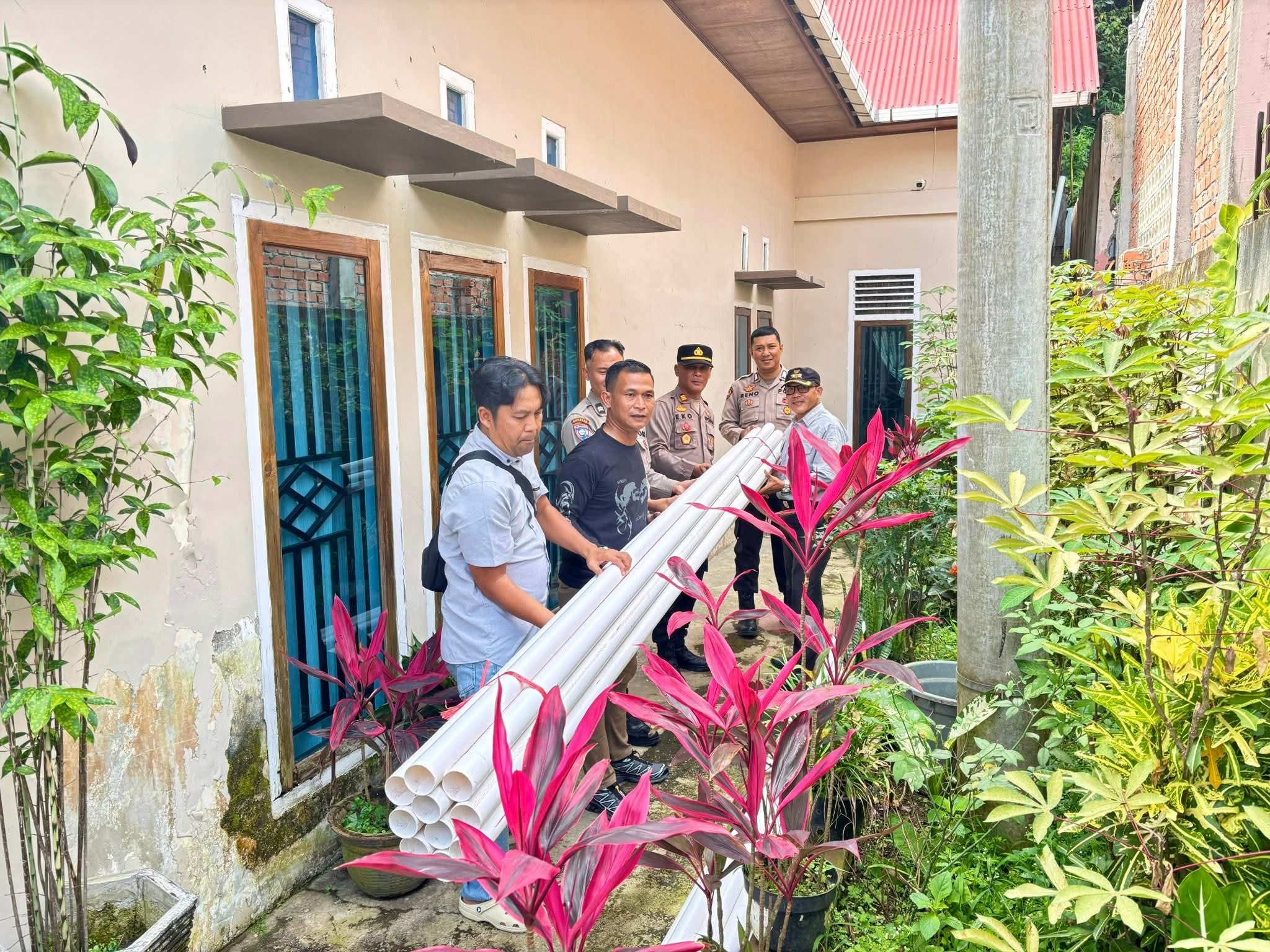 Polres Kerinci Tebar Manfaat, Salurkan Pipa Air Bersih ke Desa
