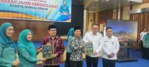Walikota Sungai Penuh Hadiri Penyerahan Buku Metode Baca Al-Qur’an