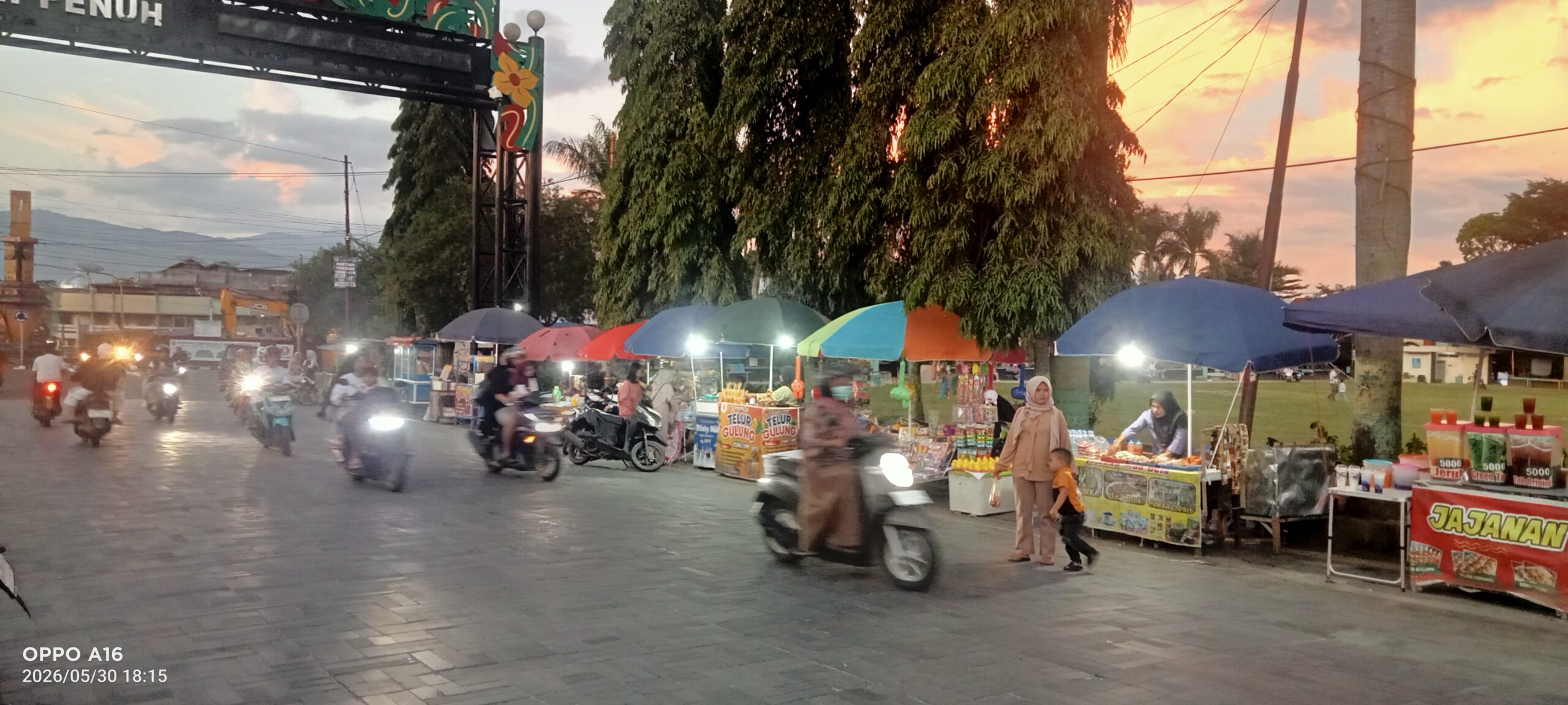Pedagang Depan Gedung Nasional Klaim Bayar Uang Listrik Rp5.000, Siapa yang memungut ?