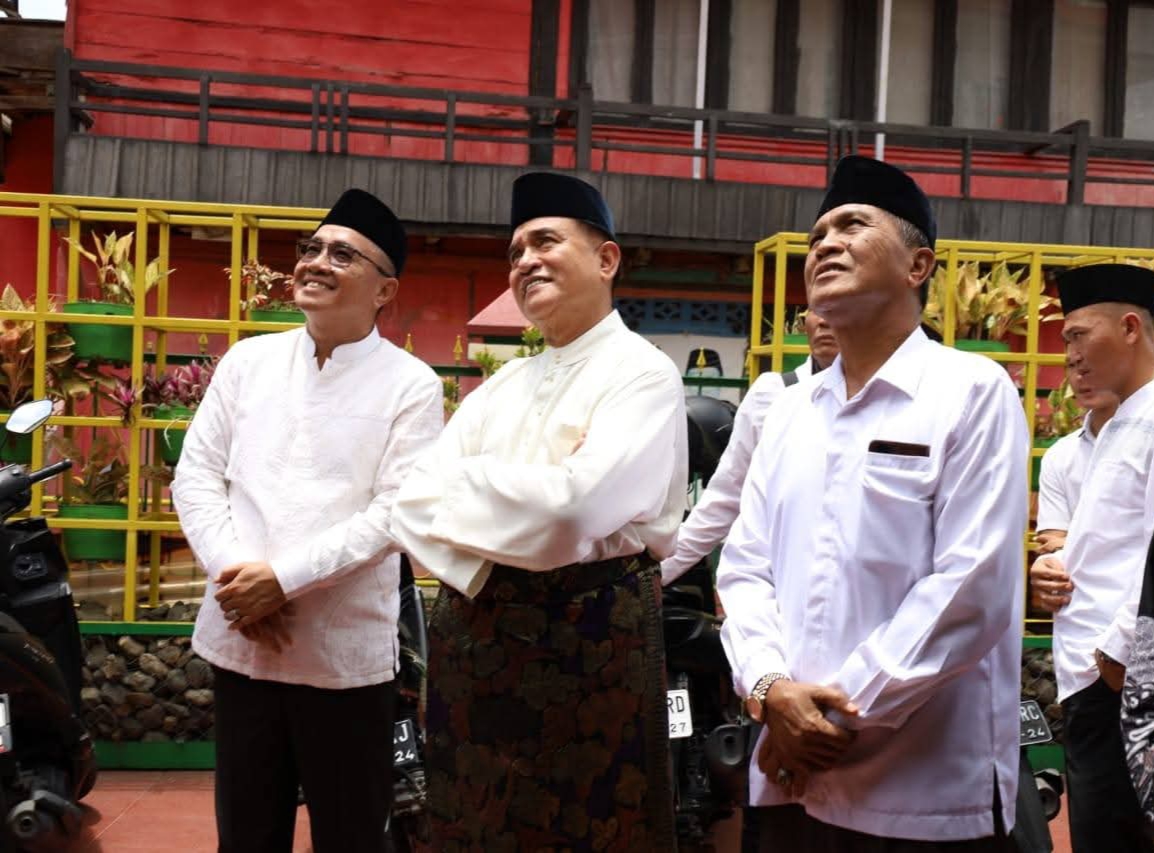 Yusril dan Walikota Kagum dengan Keindahan Mesjid Agung Pondok Tinggi