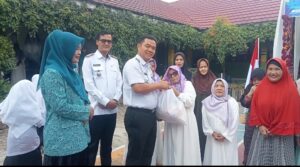 Kades Pondok Agung Salurkan 25 Paket Sembako Dari TP PKK Provinsi Jambi ke Warga