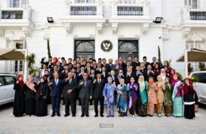 Upacara Pancasila Di Mesir, Famel Mahasiswi Asal Kota Sungai Penuh Belajar Diplomasi Dan Pancasila
