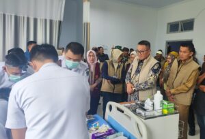Kepala Dinas Kesehatan Dampingi Walikota di Sunatan Massal MINKER XIII