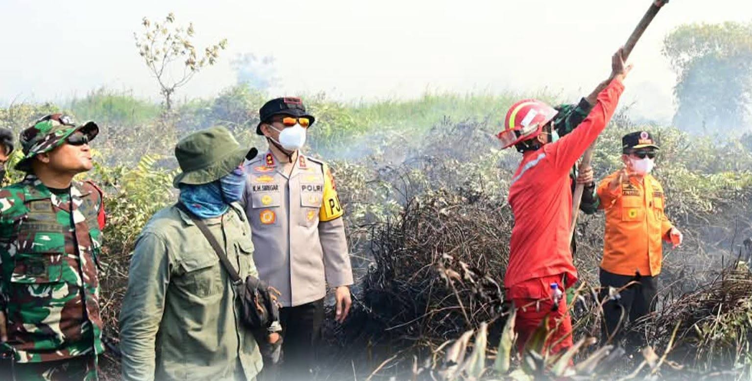 Kapolda Jambi dan Gubernur Al Haris Cek Hotspot karhutla di Berbak