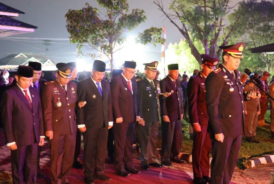 Monadi, Alfin, dan Forkopimda Renungan Suci di TMP Semumu Jelang HUT ke-81 RI